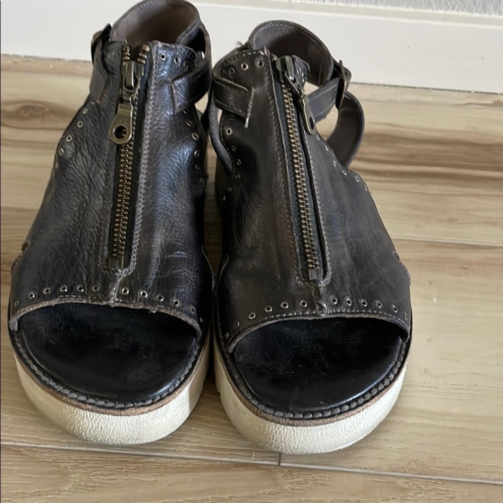BedStu Clancy Zipper Sandals
